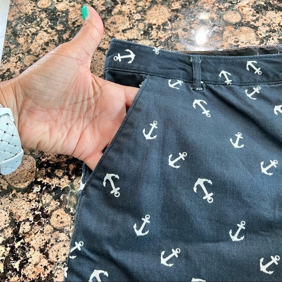 Dockers Women's Navy Blue Anchor Shorts Size 8 - Picture 5 of 8